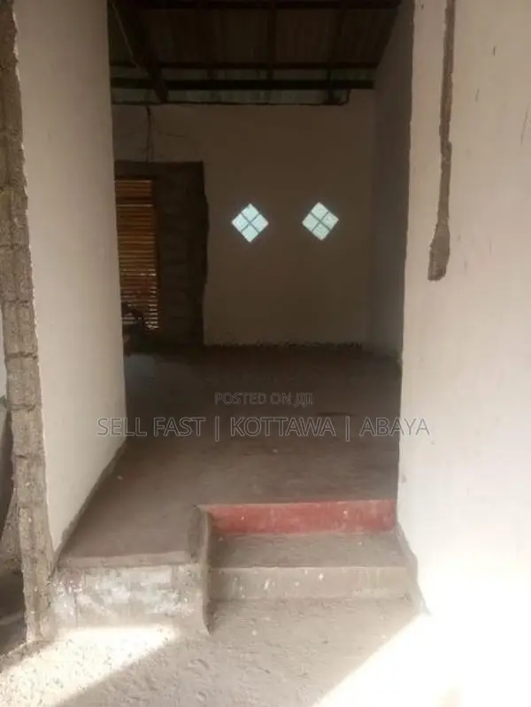 නව නිවසක් විකිණීමට පාදුක්ක