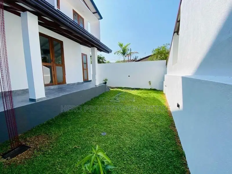 HAS217 - Modern Luxury Quality House for Sale in Piliyandala
