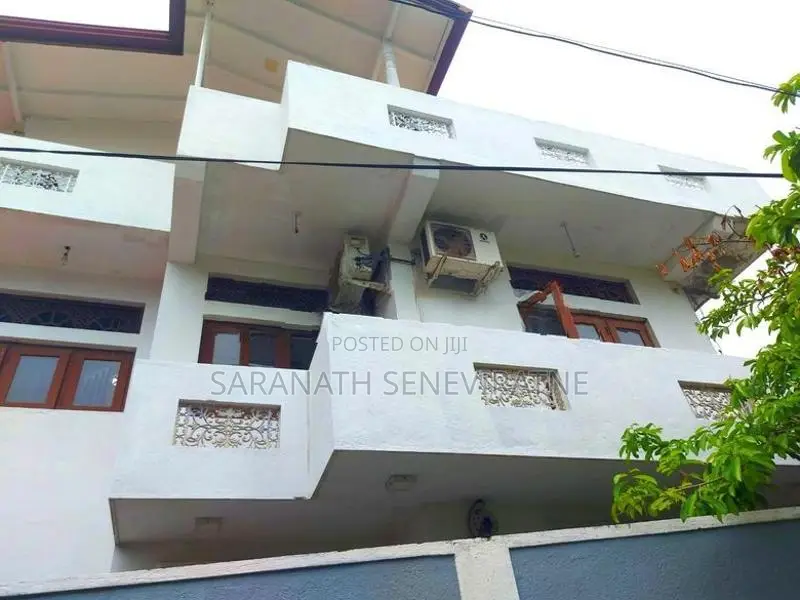 3 Story House in Athurugiriya Habarakada