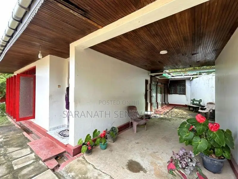 House in Good Condition for Sale – 200 m to Boralesgamuwa