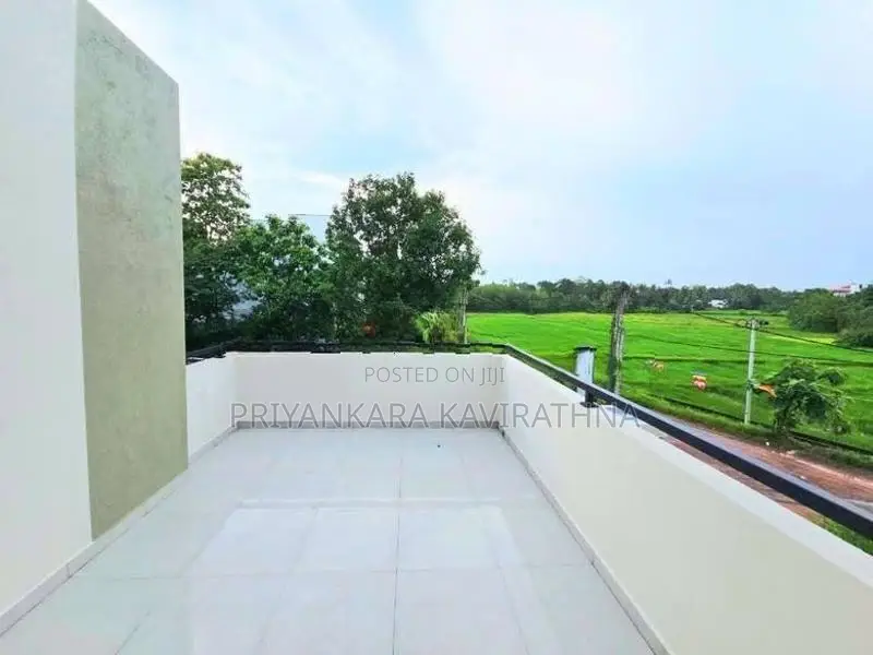 Viewing Paddy Field / Luxury House For Sale in Piliyandala