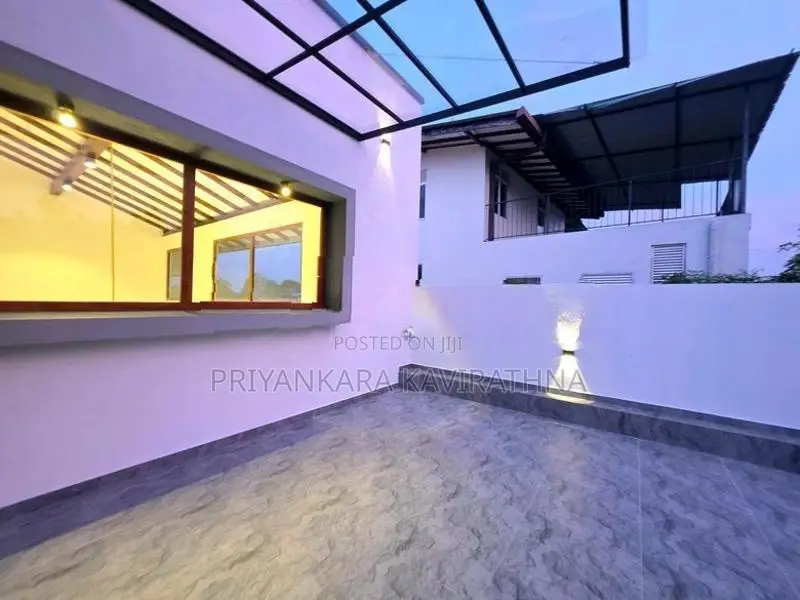 පර්චස් 11.5 ක නවීන පන්නයේ අලුත්ම දෙමහල් නිවස විකිනීමට - පිලියන්දල