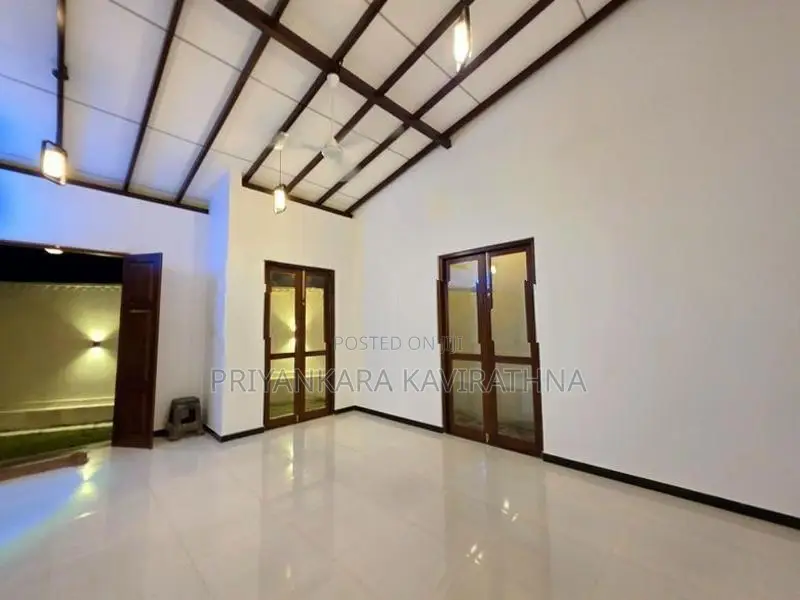 කැස්බෑවෙන් අලංකාර අලුත්ම නිවසක් විකිනීමට