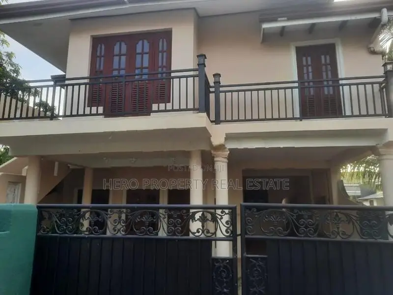HCHR050 - Modern Upstairs House for Rent in Negombo