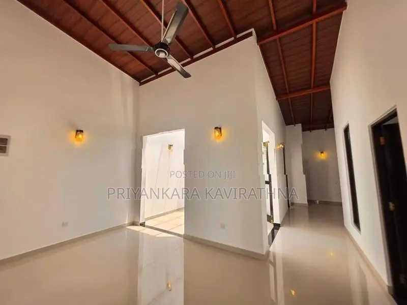 බටුවන්දර පිහිටි සුකෝපබෝගී අලුත්ම තනිමහල් නිවස විකිනීමට