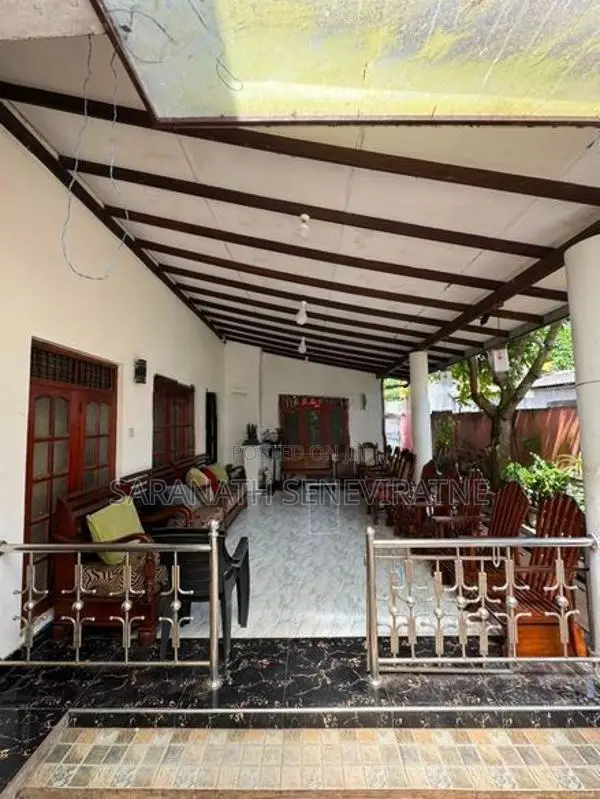 Modern House in a Prime Residential Location Piliyandala