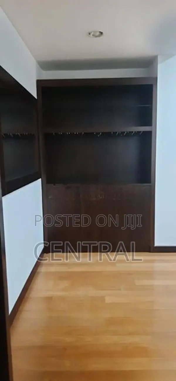Luxury Furnished Apartment for Rent in On320, Colombo 02 (C7-7046)
