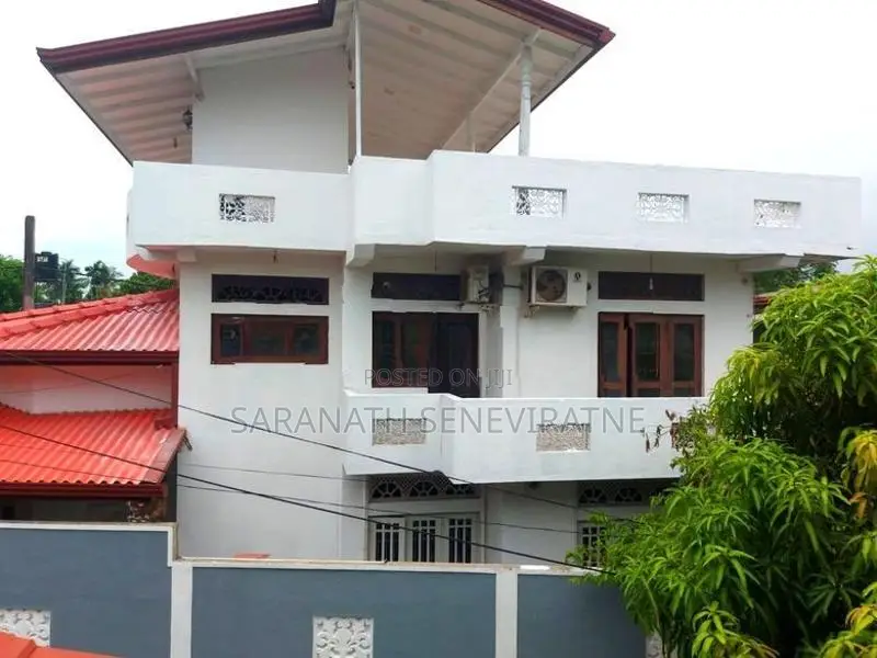 3 Story House in Athurugiriya Habarakada