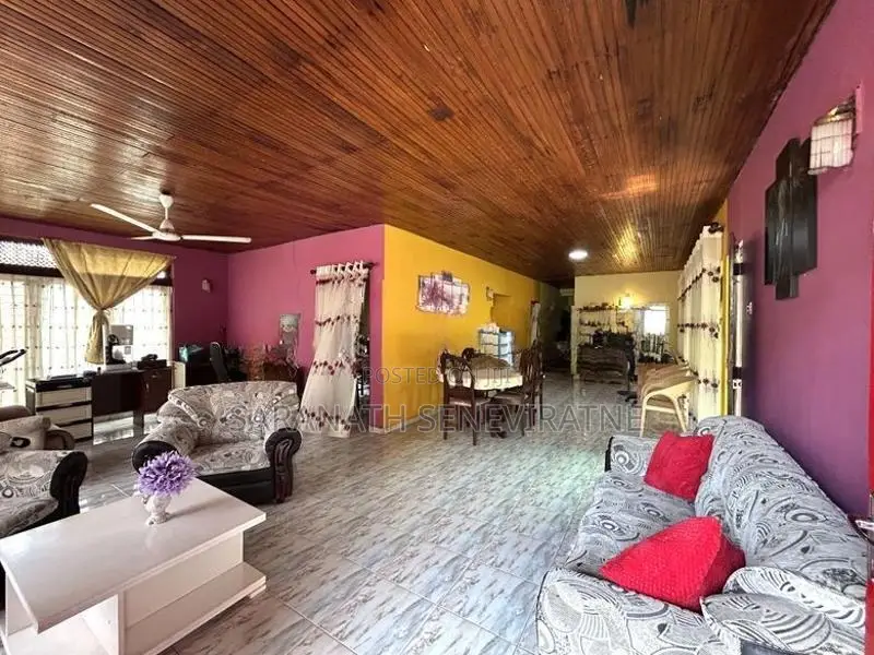 House in Good Condition for Sale – 200 m to Boralesgamuwa