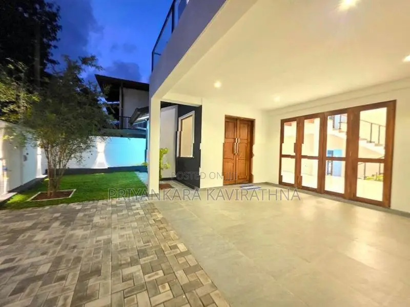 පර්චස් 11.5 ක නවීන පන්නයේ අලුත්ම දෙමහල් නිවස විකිනීමට - පිලියන්දල