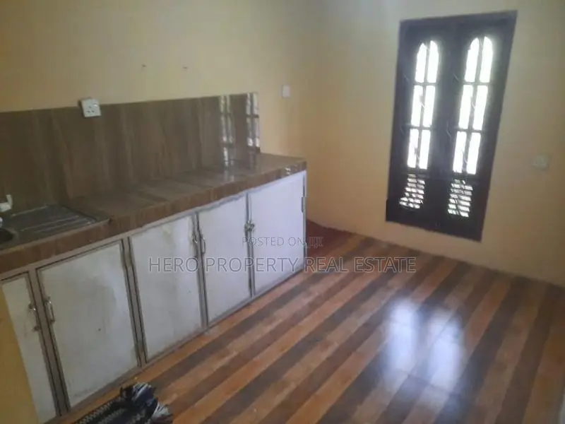 HCHR050 - Modern Upstairs House for Rent in Negombo
