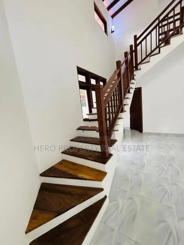 Elegant House for Sale in Athurugiriya