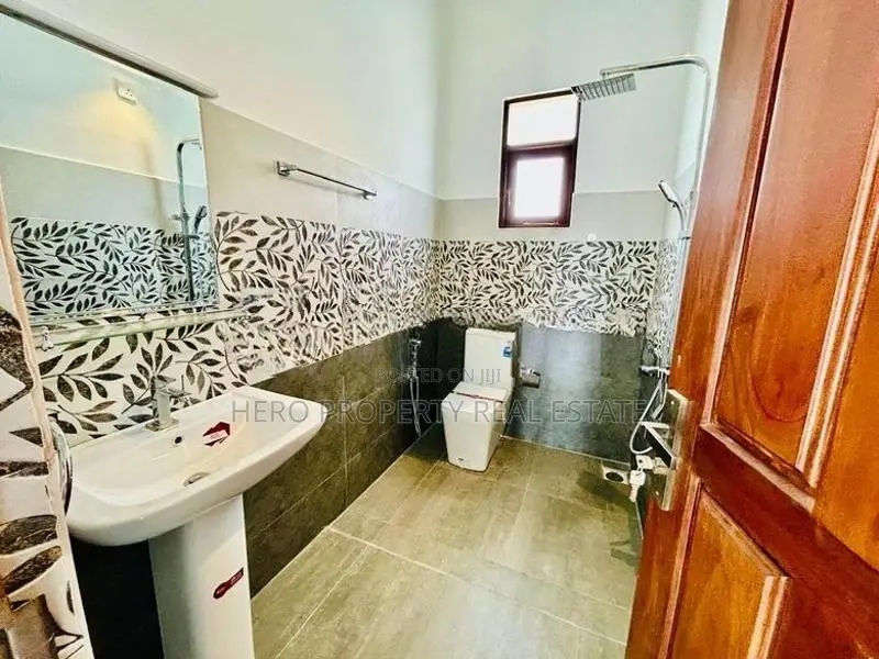 Elegant House for Sale in Athurugiriya
