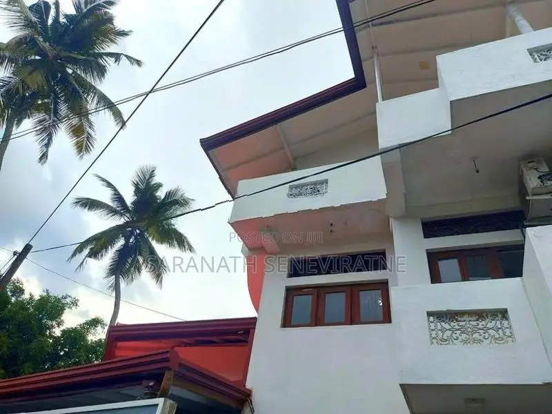 3 Story House in Athurugiriya Habarakada