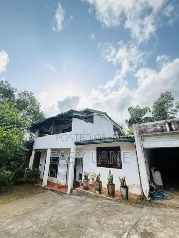 අතුරුගිරිය Hightway එකට ඇවිදයන දුරින් අගනා දෙමහල් නිවසක් / Ru 14225