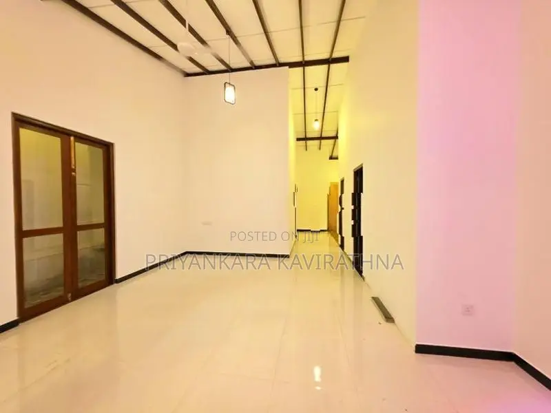 කැස්බෑවෙන් අලංකාර අලුත්ම නිවසක් විකිනීමට