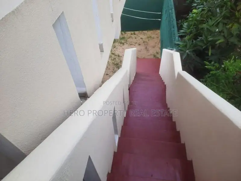 HCHR050 - Modern Upstairs House for Rent in Negombo