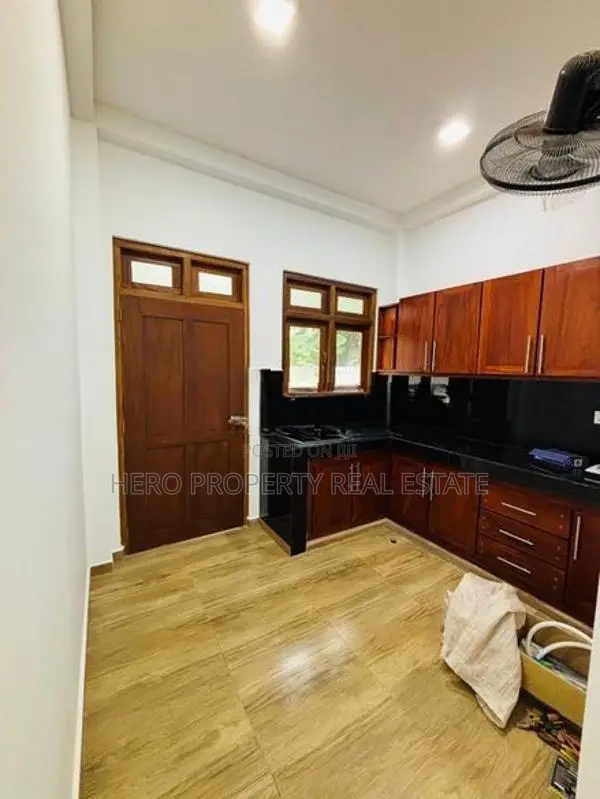Elegant House for Sale in Athurugiriya