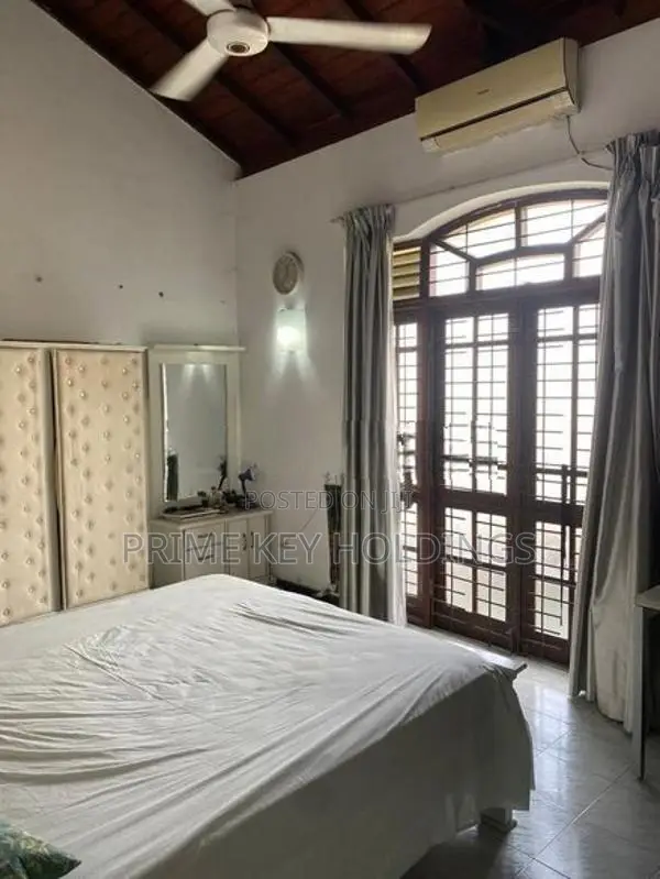 Luxury House for Sale in Battaramulla [HS102]