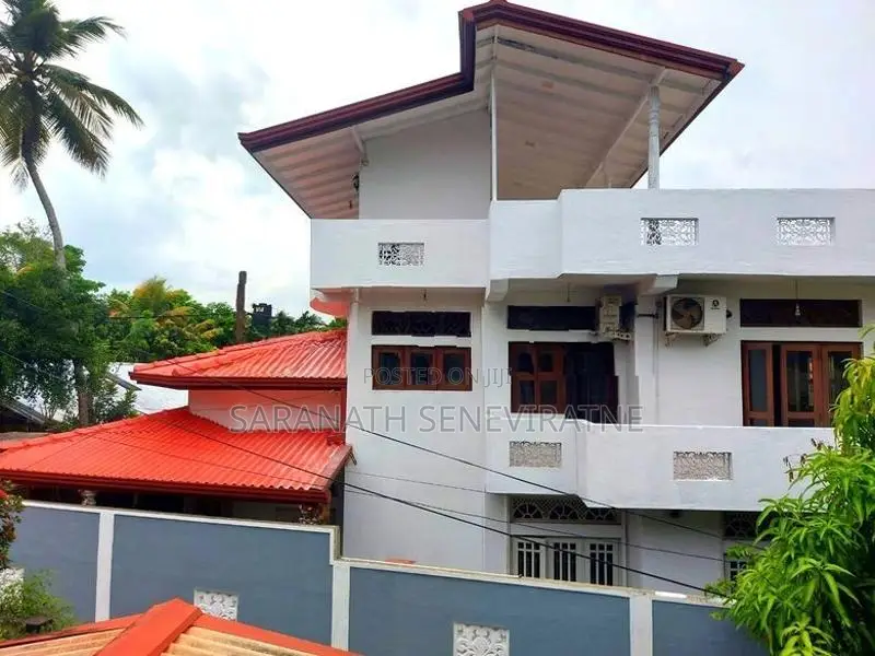 3 Story House in Athurugiriya Habarakada