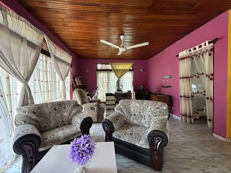 House in Good Condition for Sale – 200 m to Boralesgamuwa