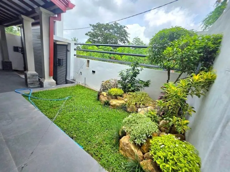 Brand New Super Quality Mordern House - Kahatuduwa