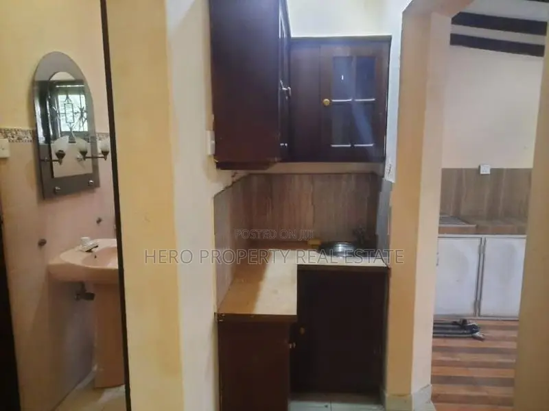 HCHR050 - Modern Upstairs House for Rent in Negombo