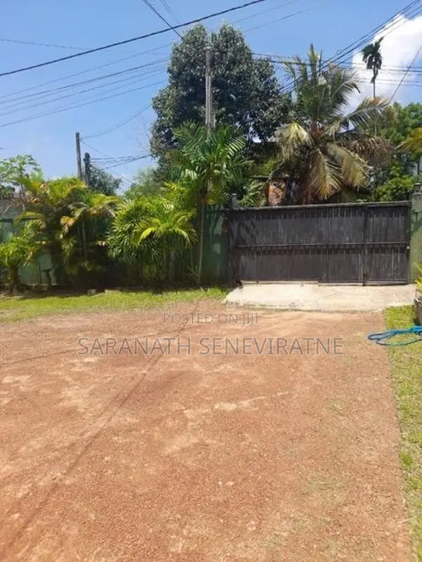 Land in Bokundara - Piliyandala With Old House