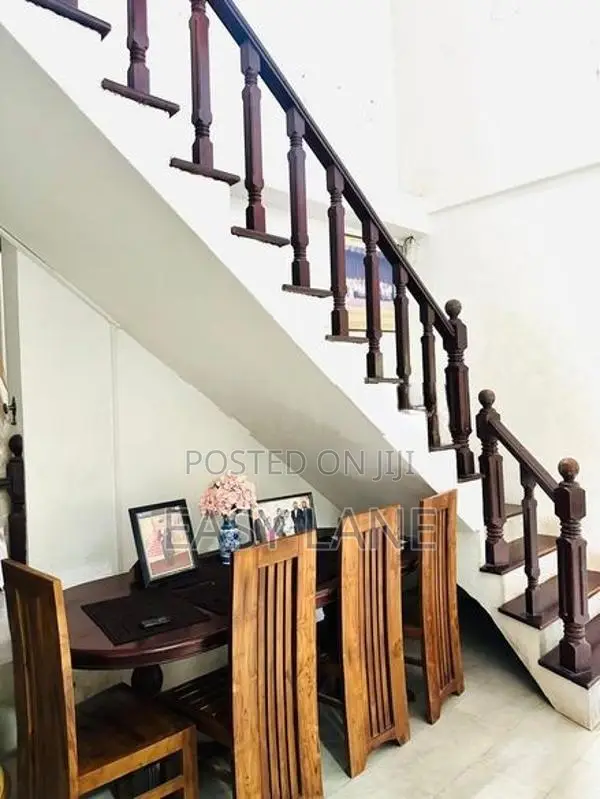 අතුරුගිරිය Hightway එකට ඇවිදයන දුරින් අගනා දෙමහල් නිවසක් / Ru 14225