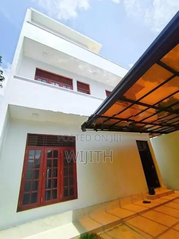 ණවමාදිලියේ ලස්සන මහල්3 නිවසක් විකිනිමට බොරෑලැස්ගමුව රත්තනපිටිය.