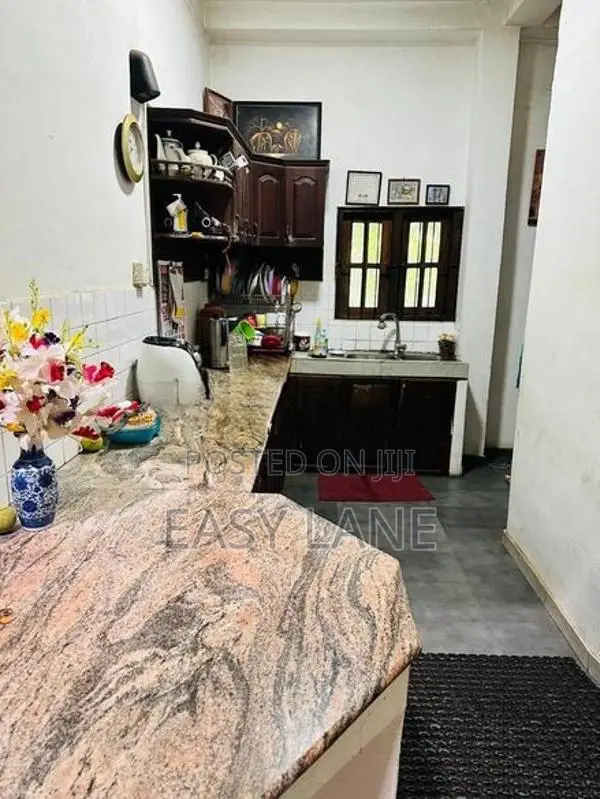 අතුරුගිරිය Hightway එකට ඇවිදයන දුරින් අගනා දෙමහල් නිවසක් / Ru 14225