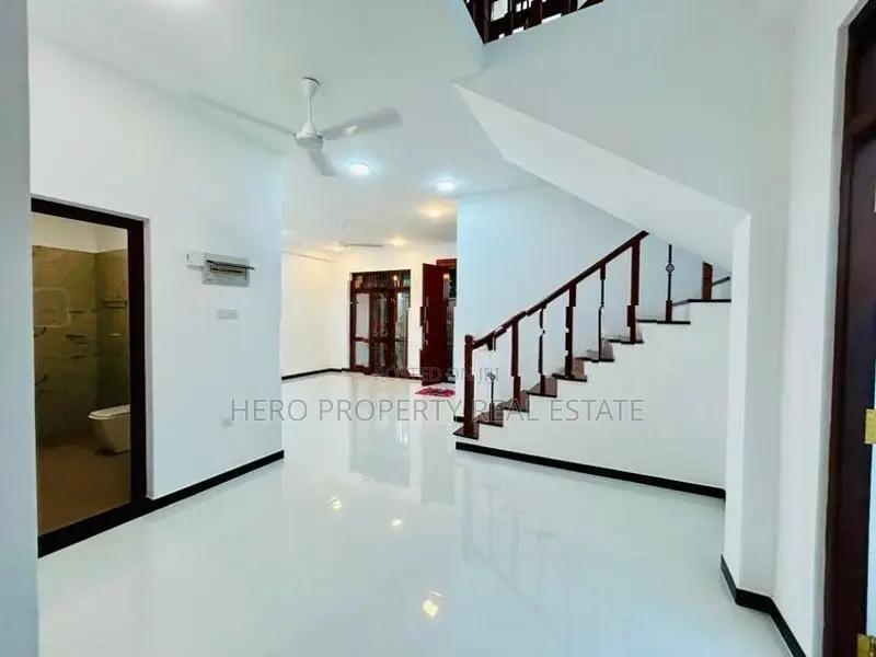 HAS208 - Luxury Quality Elegant House for Sale in Piliyandala