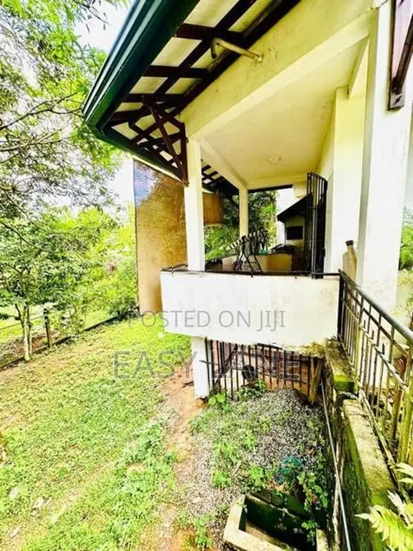 අතුරුගිරිය Hightway එකට ඇවිදයන දුරින් අගනා දෙමහල් නිවසක් / Ru 14225