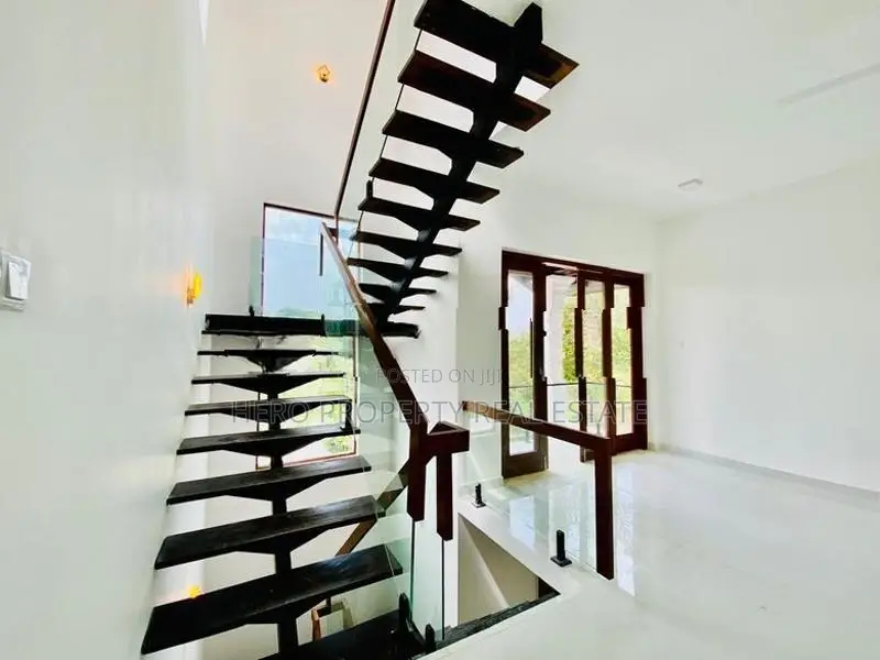 HAS204 - Quality Valuable Luxury House for Sale in Piliyandala