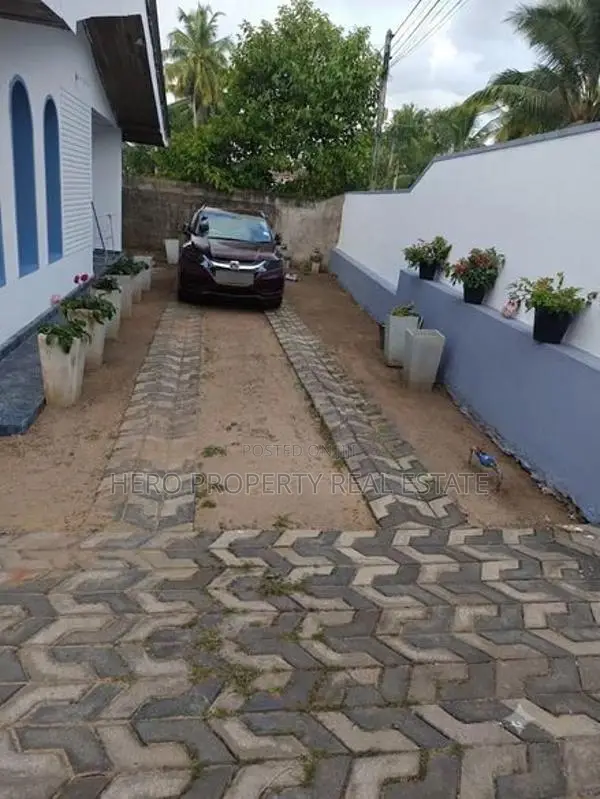 🔅HJR189 - Semi Furnished Modern House for Rent in Kadawatha