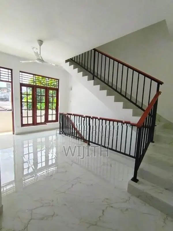 ණවමාදිලියේ ලස්සන මහල්3 නිවසක් විකිනිමට බොරෑලැස්ගමුව රත්තනපිටිය.