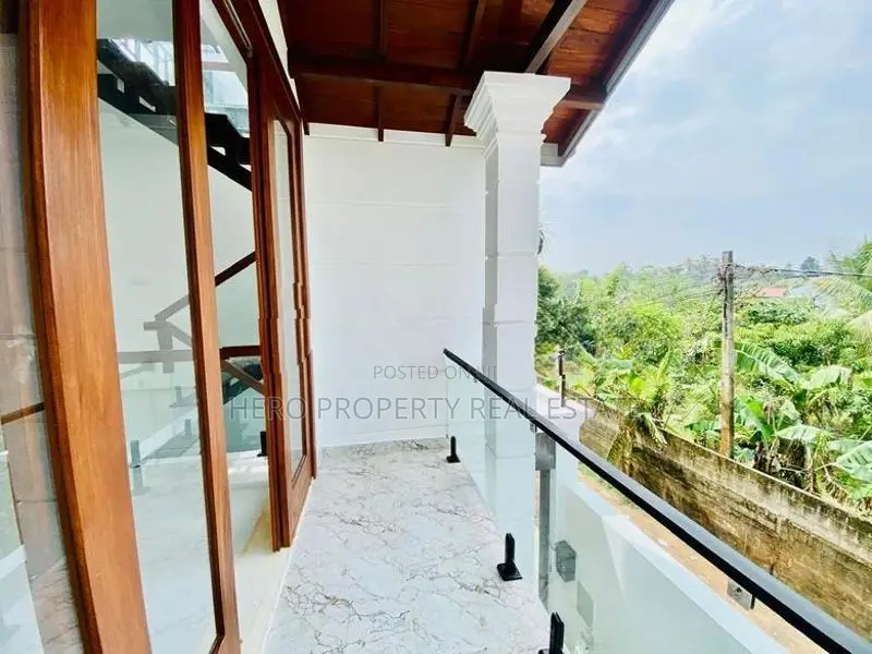 HAS204 - Quality Valuable Luxury House for Sale in Piliyandala