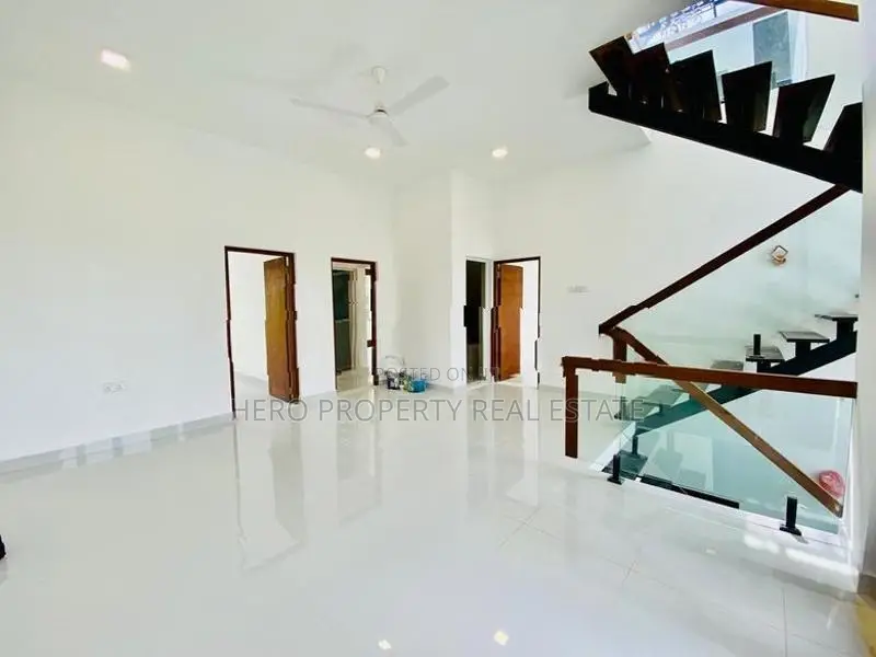 HAS204 - Quality Valuable Luxury House for Sale in Piliyandala