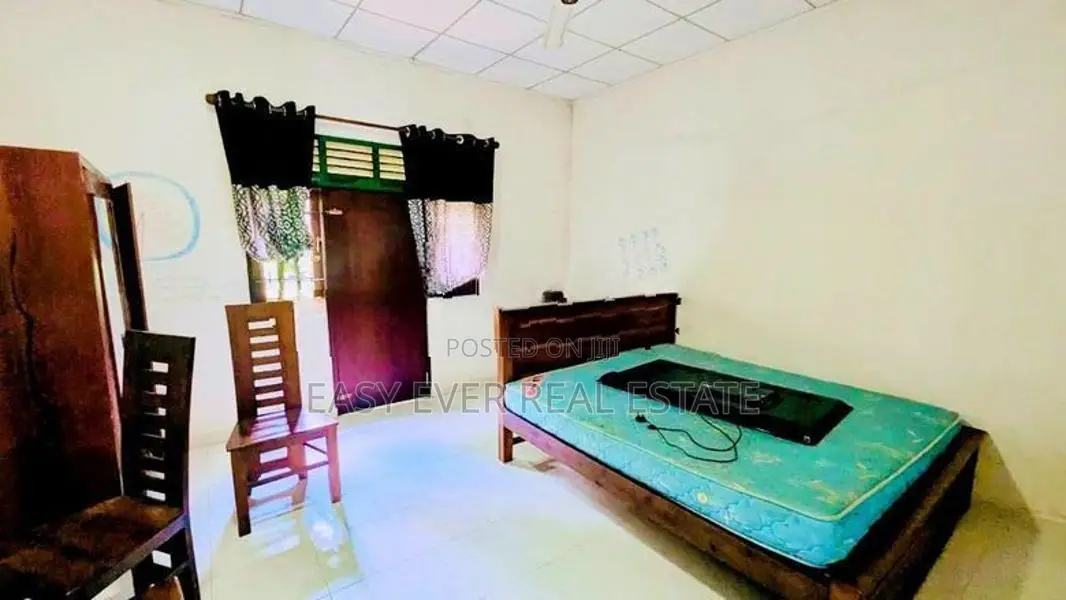 පාදුක්ක නගරයෙන් අංගසම්පූර්ණ නිවස / KK 15073