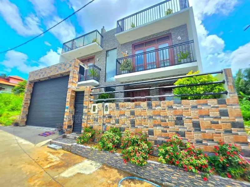 Luxury House For Sale in Kahatuduwa