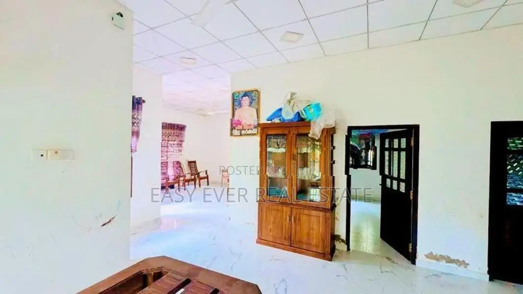 පාදුක්ක නගරයෙන් අංගසම්පූර්ණ නිවස / KK 15073