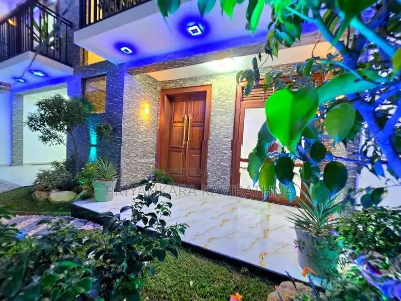 Luxury House For Sale in Kahatuduwa