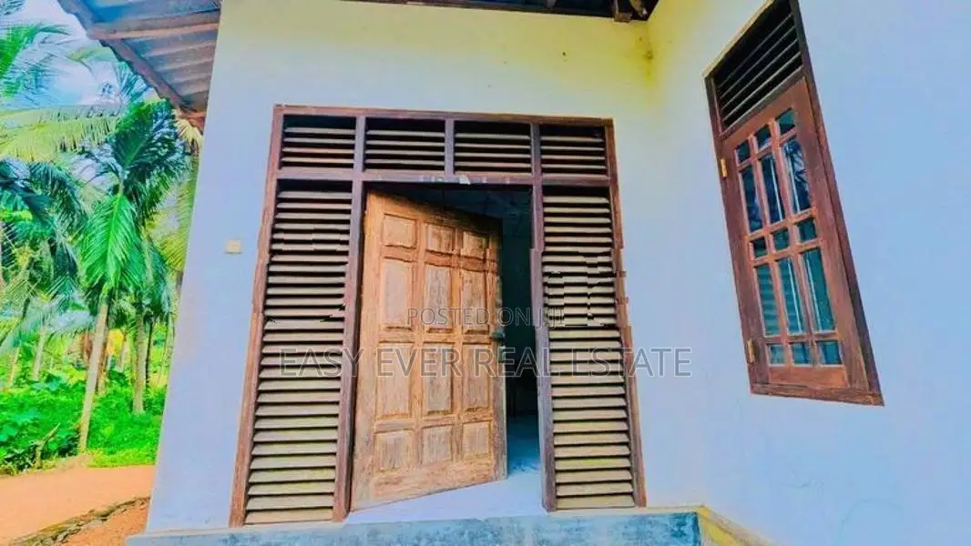 පාදුක්ක නගරයෙන් අංගසම්පූර්ණ නිවස / KK 15073