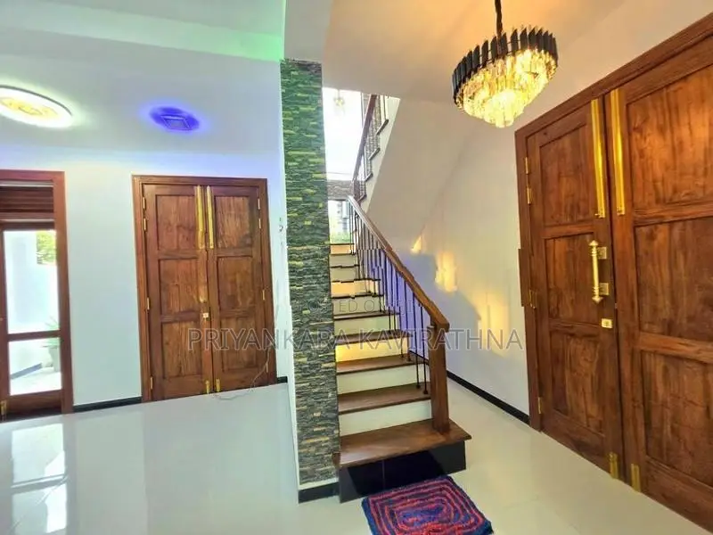 Luxury House For Sale in Kahatuduwa