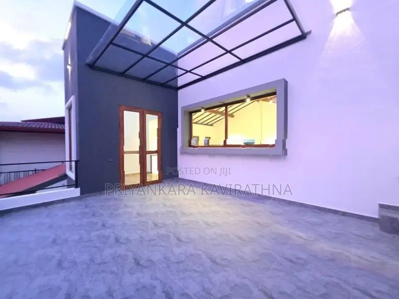Luxury House For Sale in Piliyandala