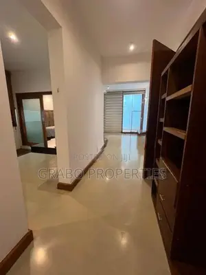 Modern Unfurnished 3rd fooor House for rent in Colombo-15