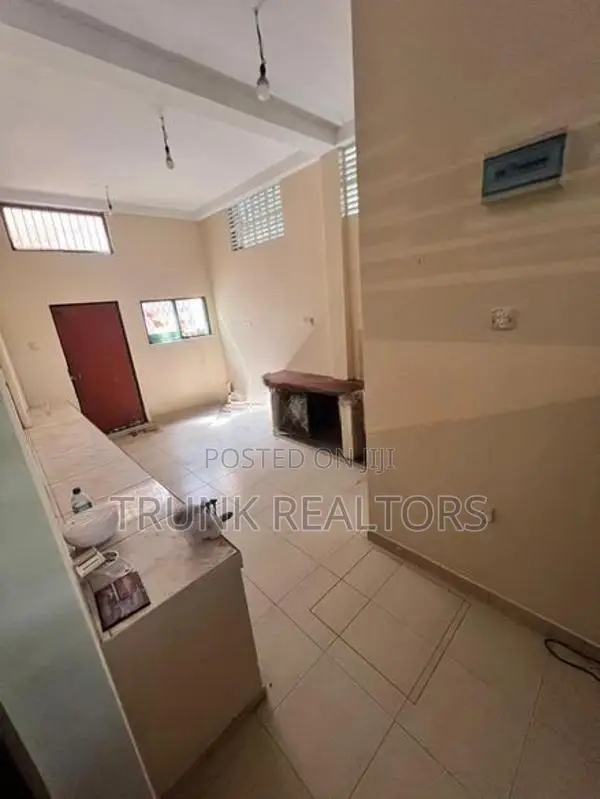 Mount Lavinia 04BR House For Rent (NK11452)
