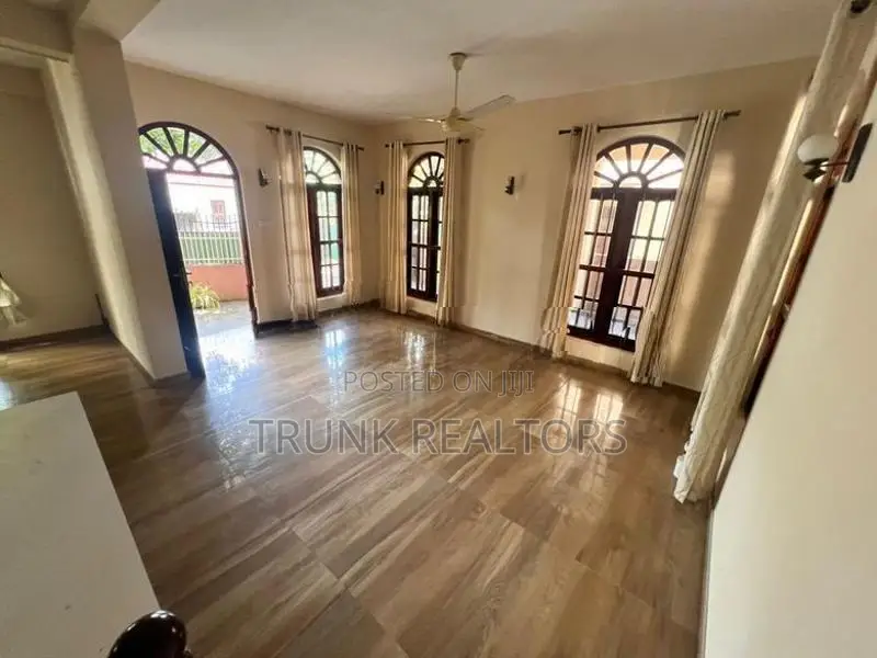 Mount Lavinia 04BR House For Rent (NK11452)