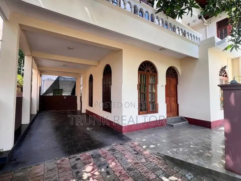 Mount Lavinia 04BR House For Rent (NK11452)
