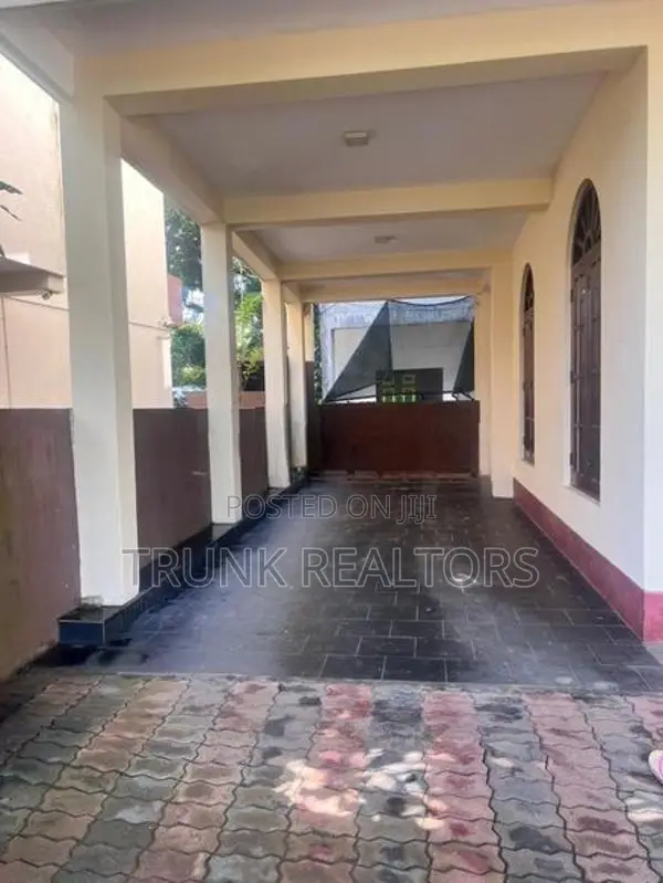 Mount Lavinia 04BR House For Rent (NK11452)